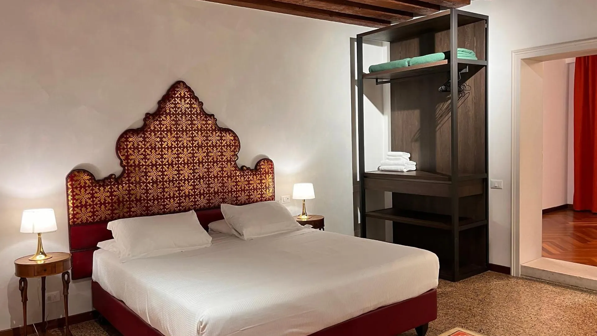 Comedia By Suites Alla Maddalena Venedig 0*,  Italien
